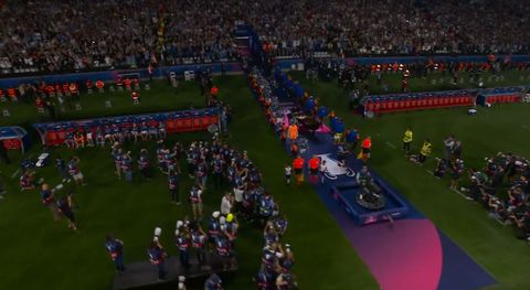 Καθηλωτική η είσοδος των ομάδων - Ο ύμνος του Champions League με συνοδεία πιάνου! (vid)