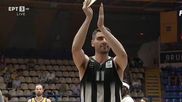 Τρομερή στιγμή: Οι οργανωμένοι οπαδοί του Περιστερίου τίμησαν τον αρχηγό του ΠΑΟΚ, Βαγγέλη Μαργαρίτη, για την προσφορά του στο μπάσκετ! (vid)