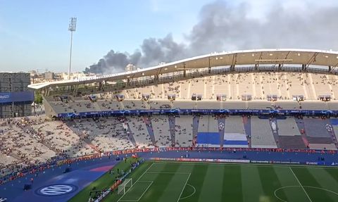 Συναγερμός στην Κωνσταντινούπολη - Ξέσπασε φωτιά και οι καπνοί έχουν φτάσει στο γήπεδο του τελικού! (vid)