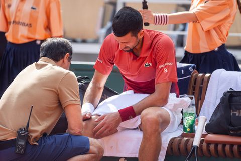 «Δύσκολα θα αγωνιστεί στο Wimbledon ο Τζόκοβιτς»