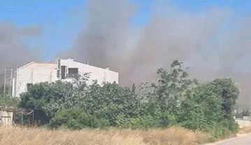 Φωτιά στην Ανάβυσσο: Μήνυμα του 112 για εκκένωση και στην Παλαιά Φώκαια – 8 εναέρια μέσα συμμετέχουν στη μάχη της κατάσβεσης