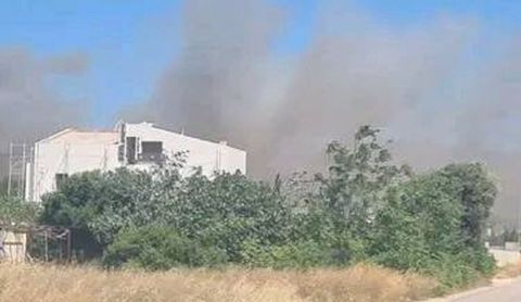 Φωτιά στην Ανάβυσσο: Μήνυμα του 112 για εκκένωση και στην Παλαιά Φώκαια – 8 εναέρια μέσα συμμετέχουν στη μάχη της κατάσβεσης
