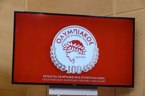 Με το σήμα των 100 χρόνων στη φανέλα έκαναν προπόνηση οι παίκτες του Ολυμπιακού