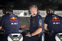 Ο Χόρνερ αποχωρεί από τη Red Bull πριν «σπάσει» το ρεκόρ του Ρον Ντένις