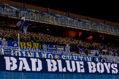 H πρώτη ανακοίνωση των «Bad Blue Boys» μετά τη δολοφονία: «Ένα μέλος μας δέχθηκε επτά μαχαιριές – Κροάτες, μην παίζετε με τις ζωές νέων ανθρώπων!»