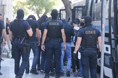 Η στάση της ΕΛ.ΑΣ απέναντι στους Κροάτες χούλιγκαν: «Ασ' τους, πάνε να κοιμηθούν»