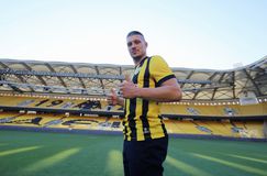 Ο Γιόβιτς φόρεσε... φανελάκι και δείχνει να το θέλει πολύ το ματς της Πέμπτης