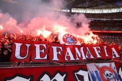 Οι οπαδοί της Κρίσταλ Πάλας σήκωσαν πανό κατά της UEFA στον τελικό του Κομιούνιτι Σιλντ