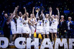 Η απονομή του τροπαίου στην παγκόσμια πρωταθλήτρια Γερμανία (vid)