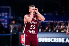 Άρτουρς Ζάγκαρς: Είναι 23 ετών, ελεύθερος και ο ρέκορντμαν των Παγκοσμίων Κυπέλλων (vids)