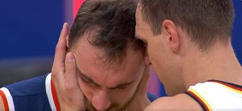 Συγκλονιστικό: Ο Μιλουτίνοφ κλαίει στην αγκαλιά του Βόιτμαν (vid)