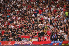 Επεισόδια στο Σερβία - Αγγλία ανάμεσα σε υποστηρικτές και πολέμιους του προέδρου της χώρας Βούτσιτς