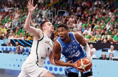 Ο ισοπεδωτικός Αντετοκούνμπο και το πάθος Σλούκα - Παπανικολάου δείχνουν το μετάλλιο για την Ελλάδα