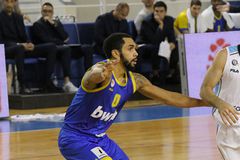 Πήρε το ελληνικό διαβατήριο ο Ελάιζα Μήτρου-Λονγκ και το Περιστέρι πάει πάνοπλο και στη Basket League