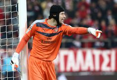 Ο Πετρ Τσεχ έλαμψε στο ντεμπούτο του στο χόκεϊ επί πάγου: Αναδείχθηκε «MVP» με 62 αποκρούσεις σε 64 σουτ