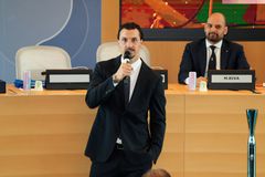 Ιμπραΐμοβιτς: «Παραμένω Θεός, αλλά δεν έχω όλες τις λύσεις»