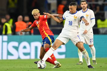 Ο Εμπαπέ υπερασπίζεται τον Γιαμάλ: «Πρέπει να τον αφήσουμε ήσυχο, είναι μόλις 18»