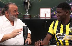 Η αγκαλιά Ηλιόπουλου-Ζίνι και το φιλί του ισχυρού άνδρα της ΑΕΚ (pic)