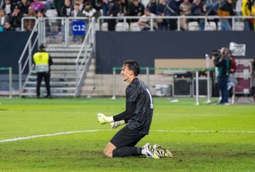 Η κατάθεση ψυχής του Μπότη και η κίνηση με νόημα του Καλογερόπουλου μετά τη νίκη της Ελλάδας (vids)