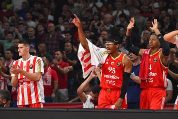 Tα «χρειάστηκε» ο Ερυθρός Αστέρας κόντρα στην Φενέρμπαχτσε ωστόσο πήρε το διπλό στην Πόλη με εξαιρετικό Μονέκε!