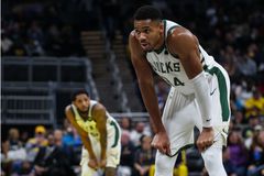 O Αντετοκούνμπο έκανε επική εμφάνιση με 54 πόντους αλλά οι Μπακς έχασαν στην Ιντιάνα (vids)