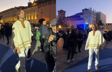 Ο Τσιτσιπάς εμφανίστηκε με πόντσο στο Τορίνο (vid)