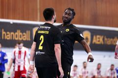 Νίκη για την ΑΕΚ στο ντέρμπι με τον Ολυμπιακό και πρωτιά στην Handball Premier