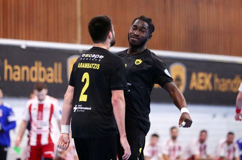 Νίκη για την ΑΕΚ στο ντέρμπι με τον Ολυμπιακό και πρωτιά στην Handball Premier