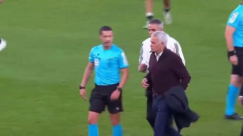 Ο Μουρίνιο πήρε στο... κυνήγι τον διαιτητή στην ισοπαλία της Μπενφίκα με την Κάζα Πία (vid)