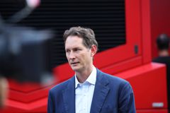 «Καρφιά» Έλκαν στους οδηγούς της Ferrari: «Να μιλούν λιγότερο και να επικεντρωθούν στους αγώνες»