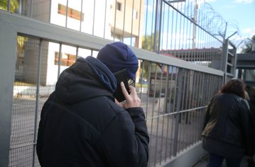 Οπαδός του Ολυμπιακού «κάρφωσε» τον 18χρονο για την επίθεση στον αστυνομικό