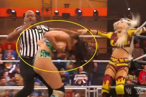 Η σύντροφος κορυφαίου άσου της Παρτίζαν συμμετέχει στο WWE και ξεγύμνωσε την αντίπαλό της κατά τη διάρκεια του αγώνα!