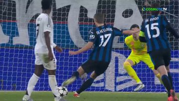 Ο Κολάσινατς κερδίζει πέναλτι και ο ντε Κέτελαρ το εκτελεί υπέροχα για το 1-1