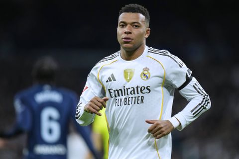 Στην αποστολή της Ρεάλ Μαδρίτης για τον αγώνα με τη Μάντσεστερ Σίτι ο Εμπαπέ