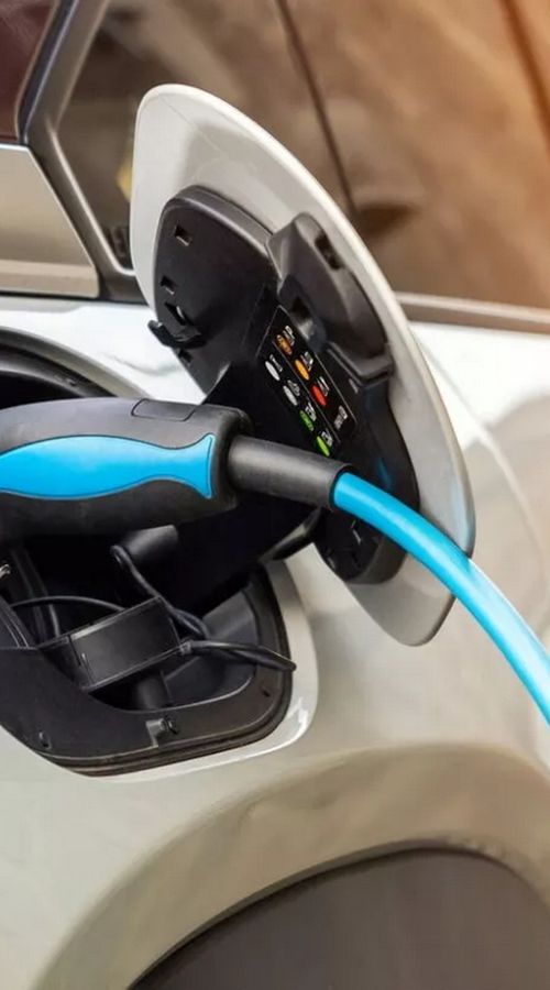 Κυβέρνηση: Ναι στην ηλεκτροκίνηση και με επιδοτήσεις – Τι έρχεται;