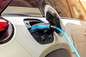 Κυβέρνηση: Ναι στην ηλεκτροκίνηση και με επιδοτήσεις – Τι έρχεται;