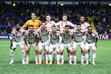 Ταλαιπωρία για την αποστολή του Ολυμπιακού: Καθυστέρησε η πτήση της επιστροφής από το Καζακστάν λόγω πάγου στα φτερά του αεροπλάνου