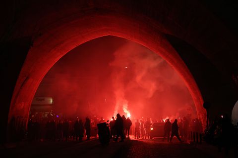 Έκαναν την «νύχτα - μέρα» οι οπαδοί του ΟΦΗ για τα 100 χρόνια