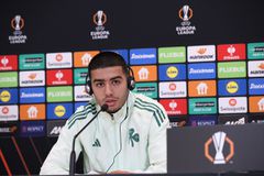 Ζαρουρί: «Βρίσκομαι στη διάθεση του προπονητή, για να παίξω όπου θέλει»