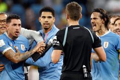 Καβάνι: «Αν τιμωρείτε εμένα που χτύπησα το VAR, ο διαιτητής πρέπει να μπει φυλακή»