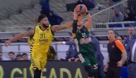 Ο Παναθηναϊκός διαμαρτύρεται για το φάουλ που θα άλλαζε τα πάντα (vid)