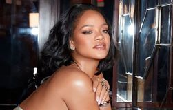 H Ριάνα θα εμφανιστεί στο Superbowl (vids)