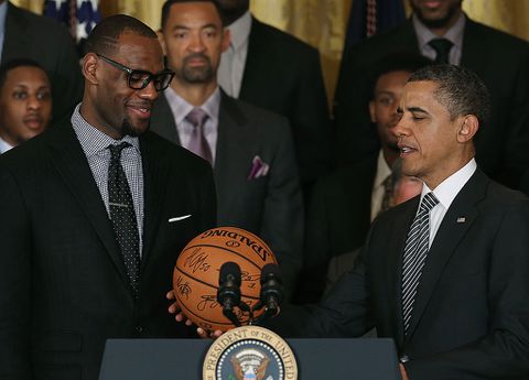 Ο ΛεΜπρόν συνεργάζεται με τον Ομπάμα για τη νέα σειρά Reality του Netflix με πρωταγωνιστές πέντε NBAers (vid)