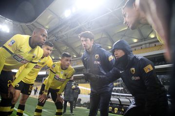 Η αγωνία στον κιτρινόμαυρο πάγκο και η απογοήτευση στο τέλος: Η παρακάμερα του ΑΕΚ - Άρης (vid)