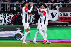 Επέστρεψε στις νίκες με σπουδαίο «διπλό» η Άιντραχτ, τρίτη σερί νίκη για τη Μάιντς και τετράδα!