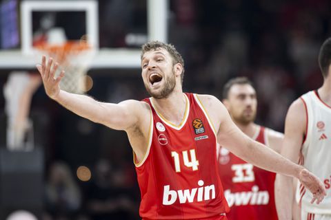 MVP της 20ης αγωνιστικής με κάθε επισημότητα ο μυθικός Βεζένκοφ