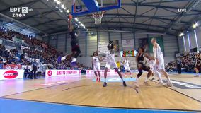 Αδιανόητο κάρφωμα του Ταϊρίκ Τζόουνς με το ένα χέρι