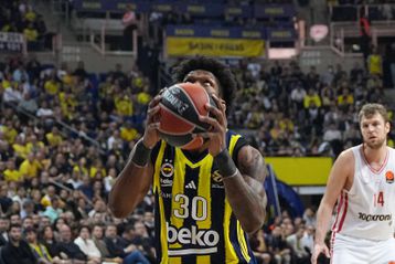 Εξαιρετικός Κρις Σίλβα - Μπροστάρης στη νίκη της Φενέρμπαχτσε