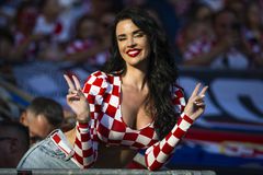 Η «καυτή» οπαδός της Κροατίας από το Μουντιάλ συνεχίζει να εντυπωσιάζει (pics)