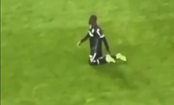 Απίστευτος πανηγυρισμός: Παίκτης της Γκιμαράες διέσχισε γονατιστός όλο το γήπεδο! (vid)